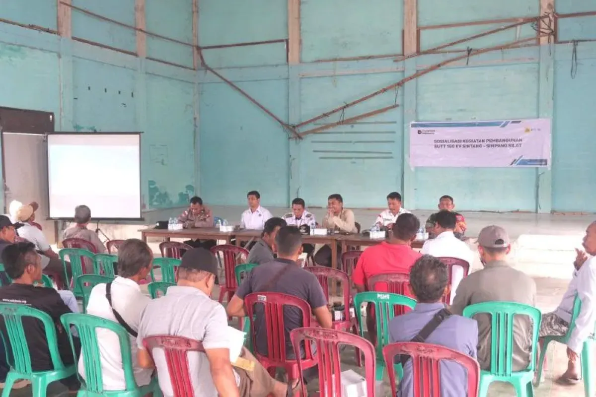 PT PLN (Persero) Unit Induk Pembangunan Kalimantan Bagian Barat (UIP KLB) mulai menyosialisasikan rencana pembangunan Saluran Udara Tegangan Tinggi (SUTT) 150 kV Sintang-Simpang Silat di Desa Miau Merah, Kabupaten Kapuas Hulu.