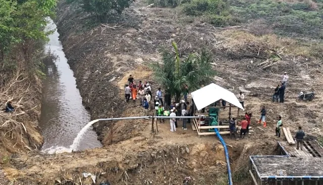 Cegah Karhutla, PT AER Gunakan Sistem Pemompaan Air Sungai Pawan ke Lahan Gambut